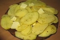 картофель со специями и сливочным маслом
